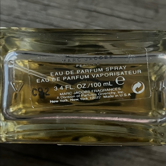 Marc Jacobs Bath & Body Tester Pair in White and Black - Picture 5 of 6